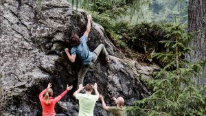 Read more about the article Wie gelingt der Einstieg ins Draußen Bouldern? Stefan Köchel – Boulder Trainer