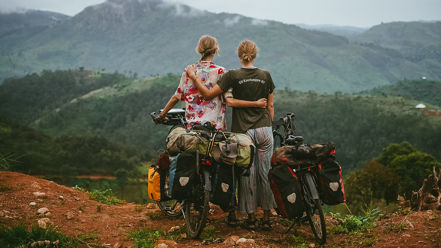Bergpol Podcast Eurobike Bike Travel Area Hannah und Greta Afrika Bikepacking