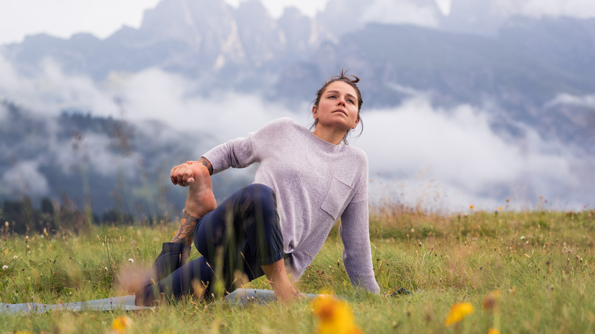You are currently viewing Die besten Tipps für deine Outdoor-Yogapraxis: Romana Schwaiger – yogaberge